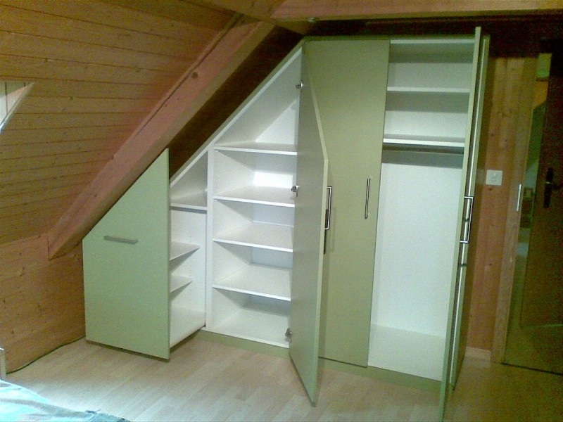 Batzli 2013, Schrank grün Dachschräge